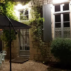 https://la-cour-saint-louis.midi-pyreneeshotels.com